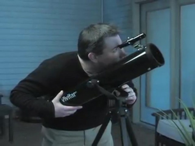 Vivitar&reg; 263 / 525x76 mm Reflector Telescope - image 8 from the video